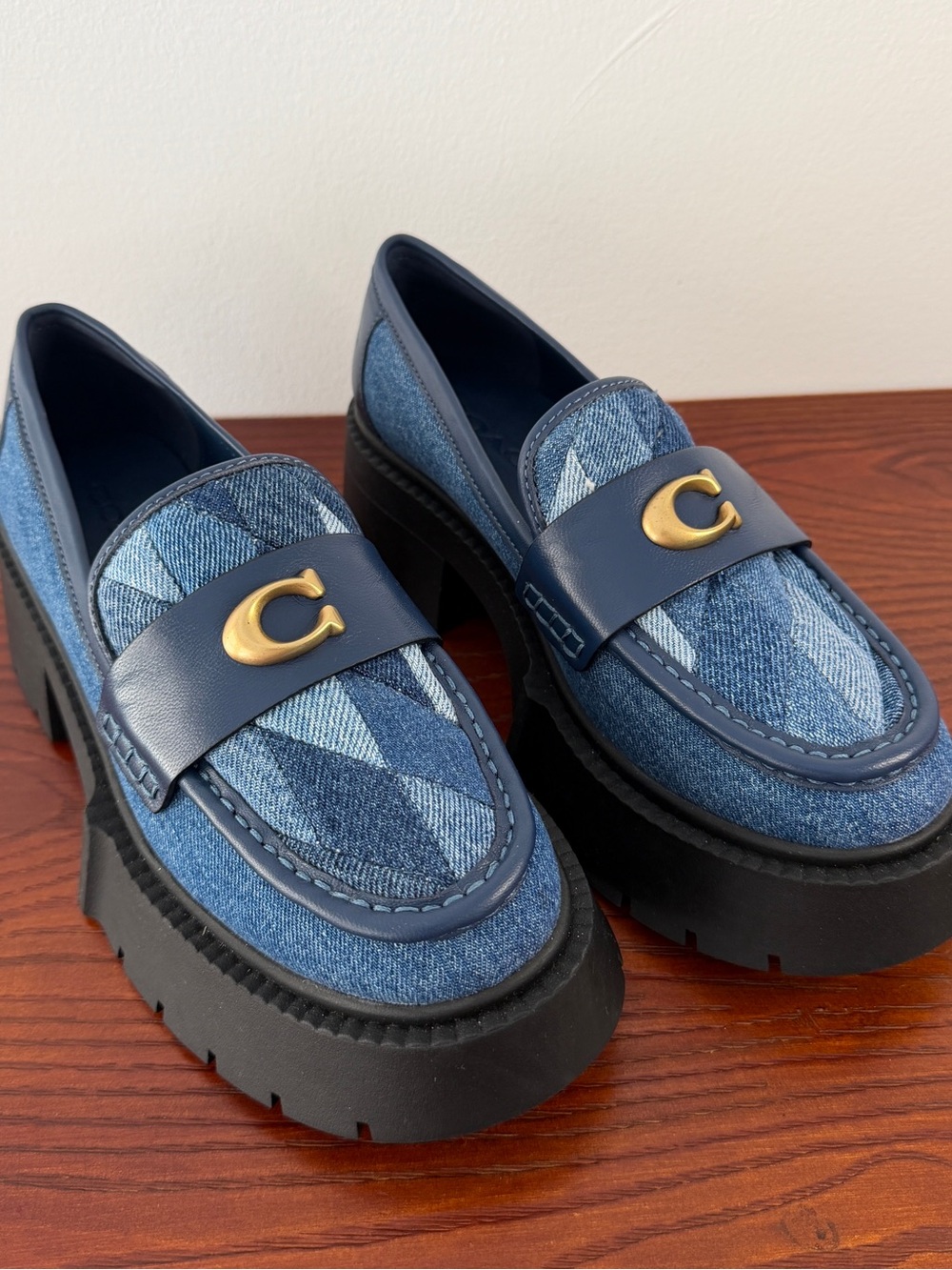 COACH Caria Women’s Denim Loafers Blue Gold Logo Size 6 / EU 36.5 New Without Ta